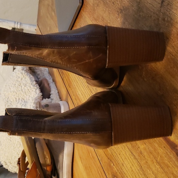 👢 ALDO Distressed Boots - Picture 4 of 9